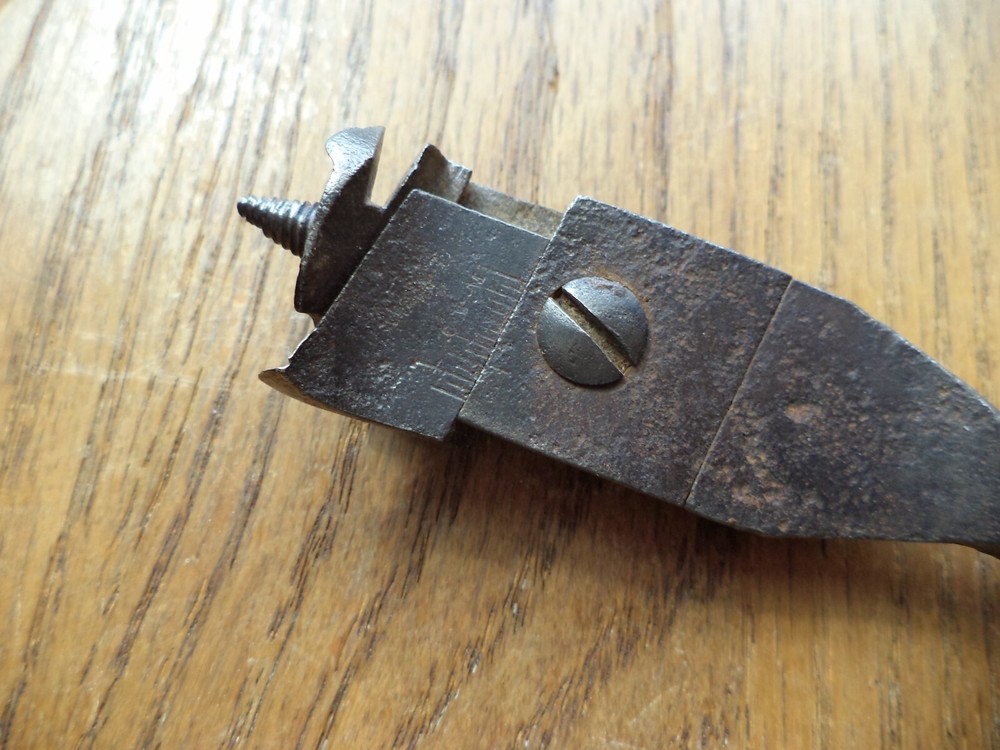 Two Vintage unbranded adjustable wood boring bit