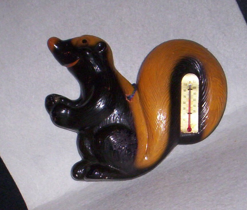 1954 Miller Studio , Ohio Skunk Chalk-ware Thermometer Works