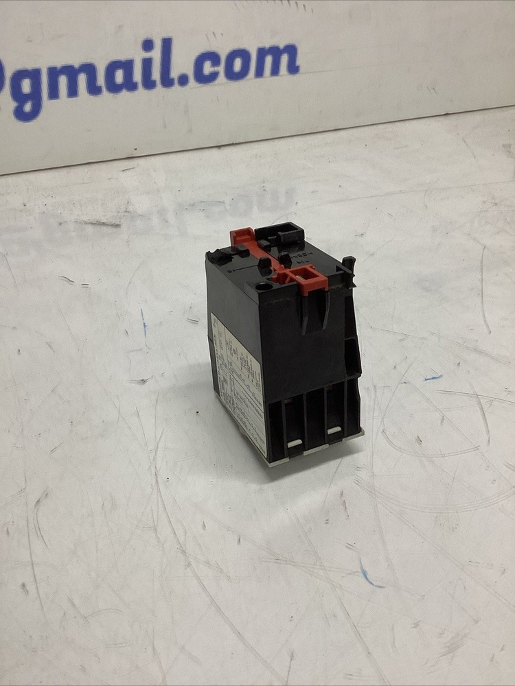 Square D Overload Relay 9065 TR5,5 *CHIPPED ON SIDE* Q-564