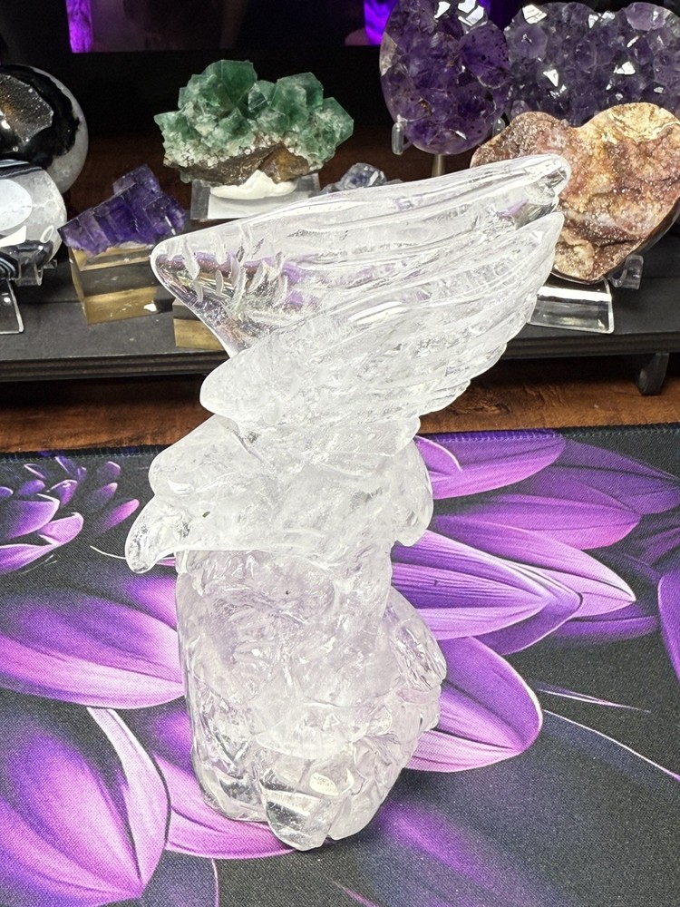 CLEAR QUARTS EAGLE CARVING 5X3X2" GREAT RAINBOWS