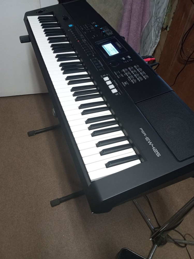 Yamaha PSR-EW425 Keyboard 76-Key