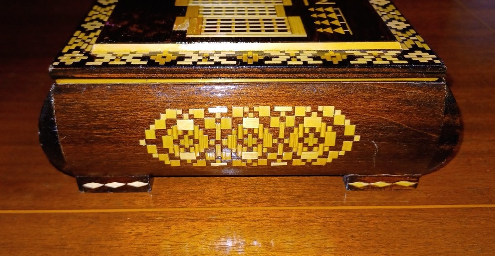 Russian (Soviet Union) Straw Inlay Keepsake Box 6"x9"x2.5".