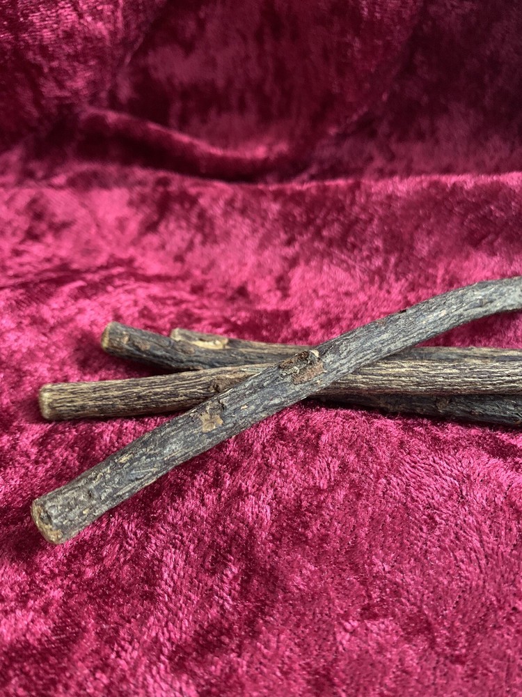 African Chew Sticks- Licorice Root Sticks 6”