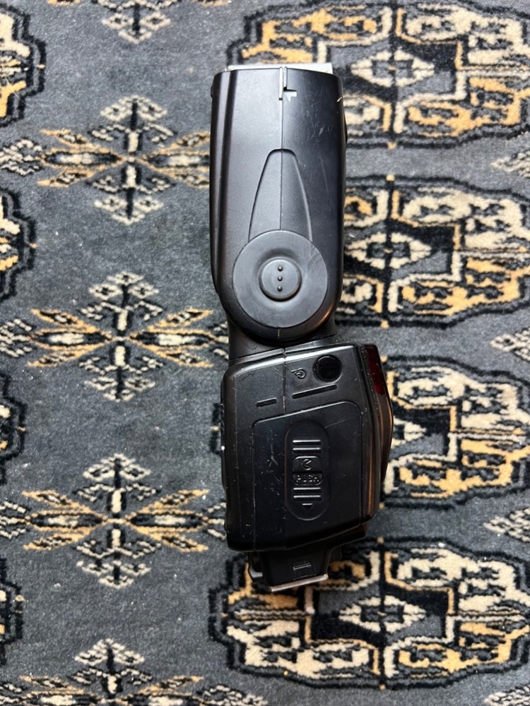 Nikon Speedlight SB-700 Flash