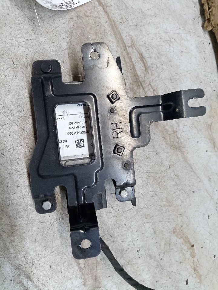 Used Blind Spot Detection System Warning Control Module fits: 2015 Hyundai Genes