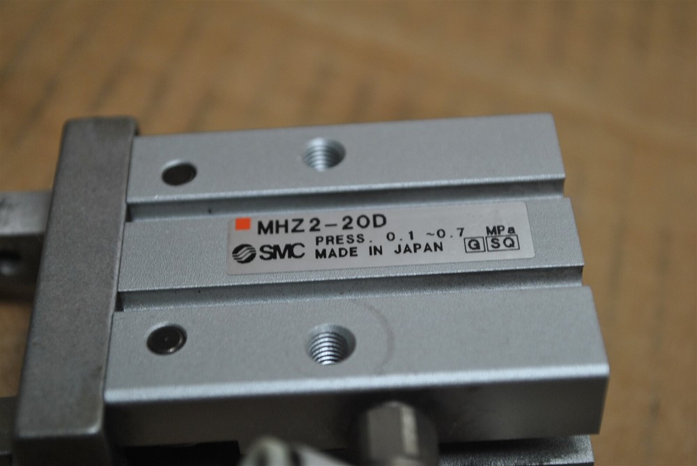 SMC Pneumatic Parallel Gripper Part No. MHX2-20D
