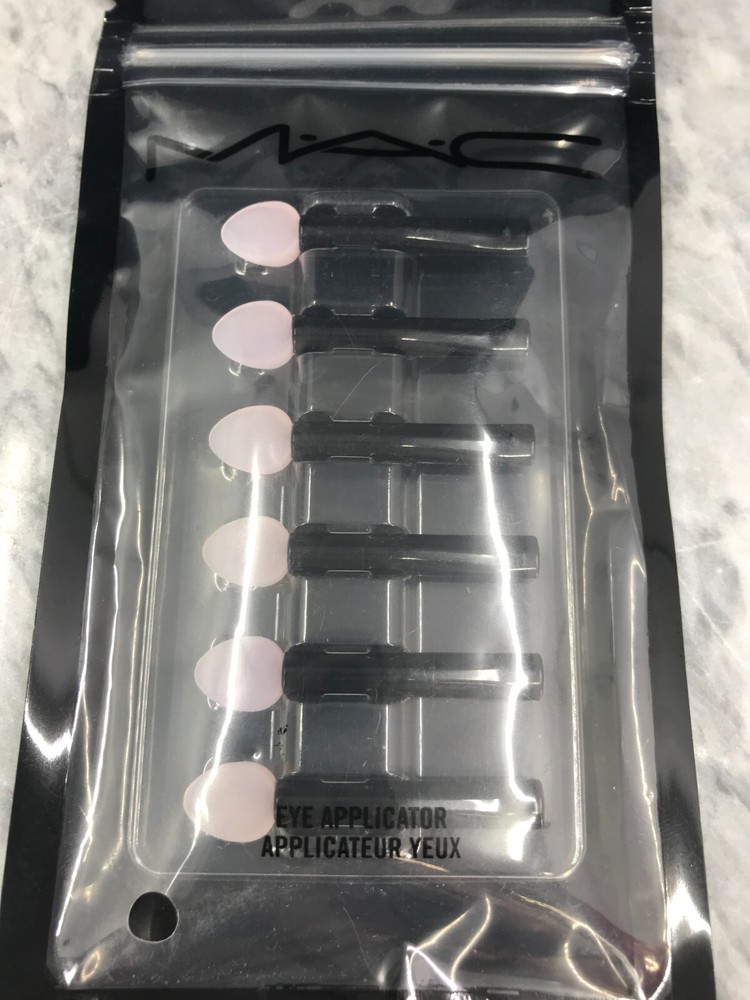 New MAC Eye  silicone Brush Applicator  - (New in package)