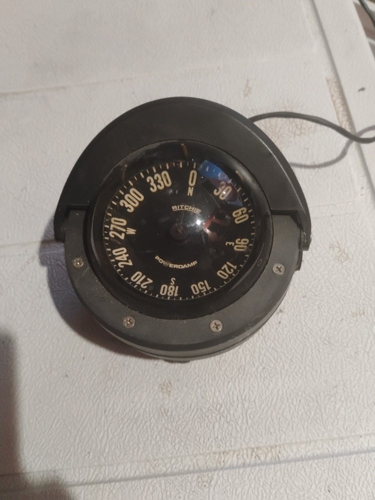 Ritchie B-80 Voyager Compass with Mount Lighted