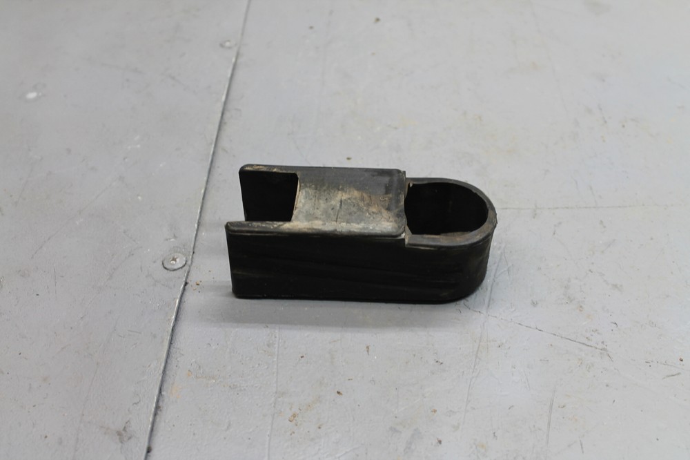1982 SUZUKI GS300L CHAIN GUIDE