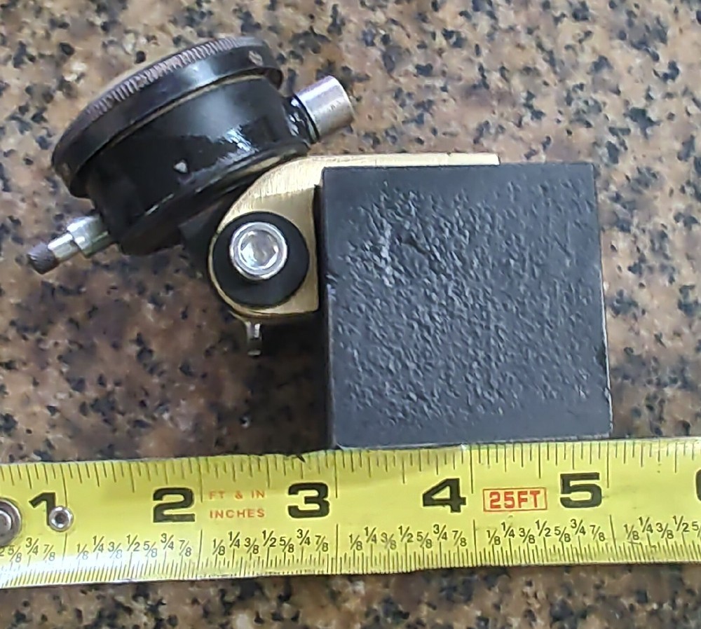 MAGNETIC BASE WITH VINTAGE INDICATOR