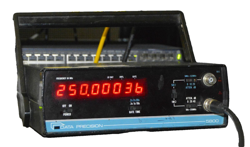 Frequency Counter AC DC Power Source Data Precision 5800 Works 520 Mhz