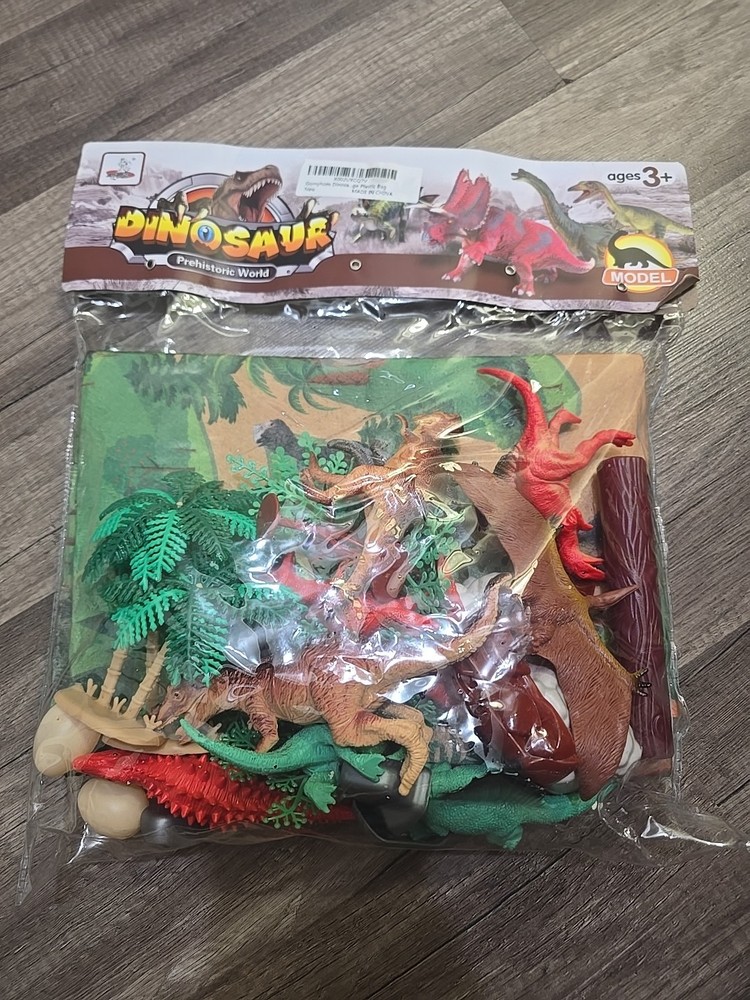 Dinosaur 24 piece play set with activity mat