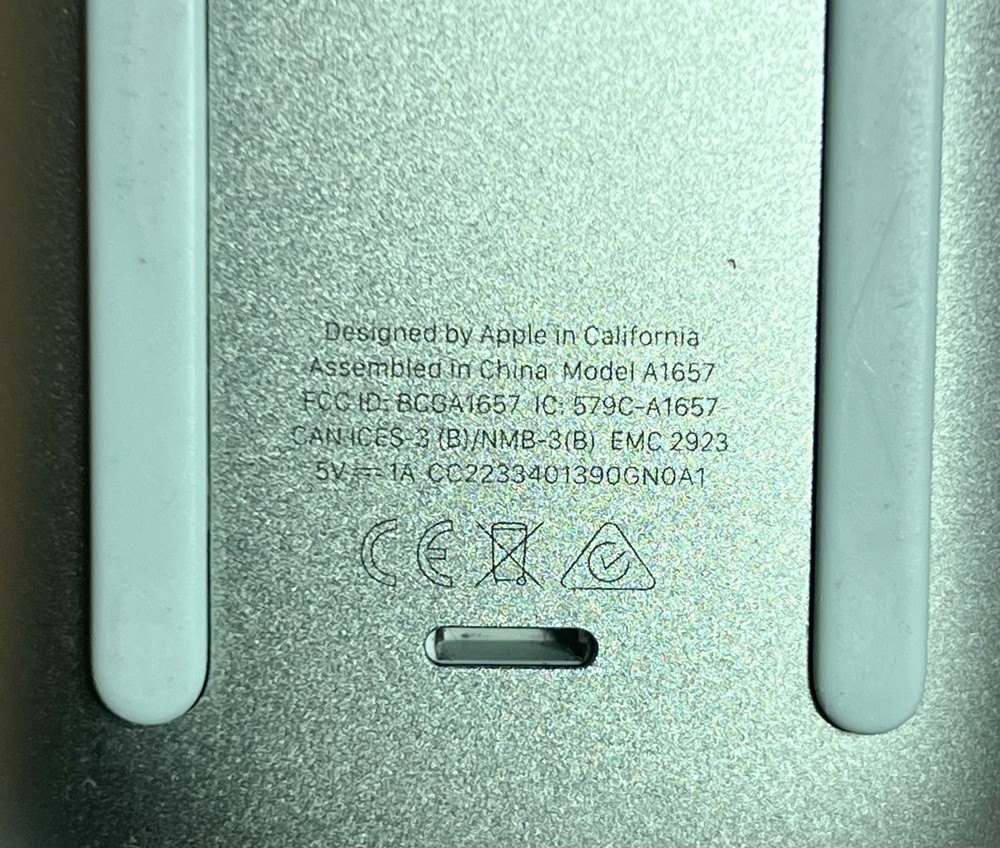 Genuine Apple Magic Mouse 2 A1657 Wireless Bluetooth Rechargeable GREEN - TESTED