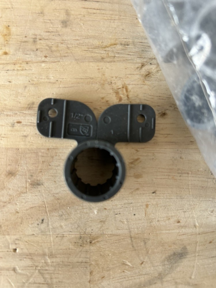 I/2" Plastic Suspension Hanger Clamp 100ea.