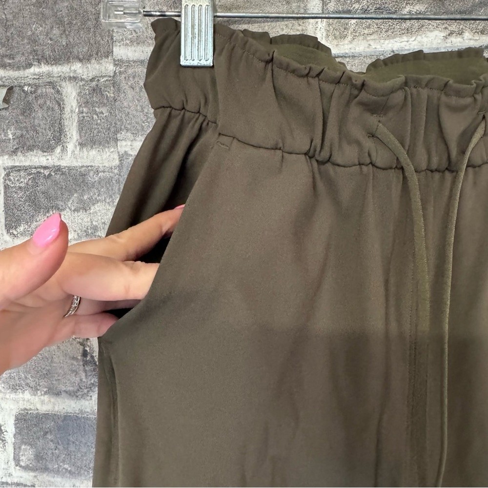 Lululemon Keep Moving Jogger pants olive green drawstring pockets SIZE 2