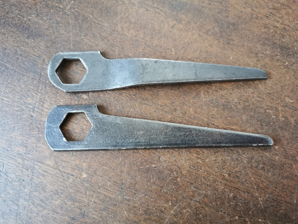 2 Vintage  single ended spanners, both 5/8AF, no makers names.