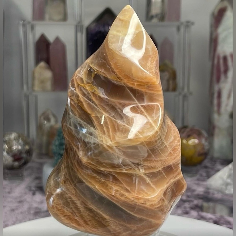 Peach moonstone flame