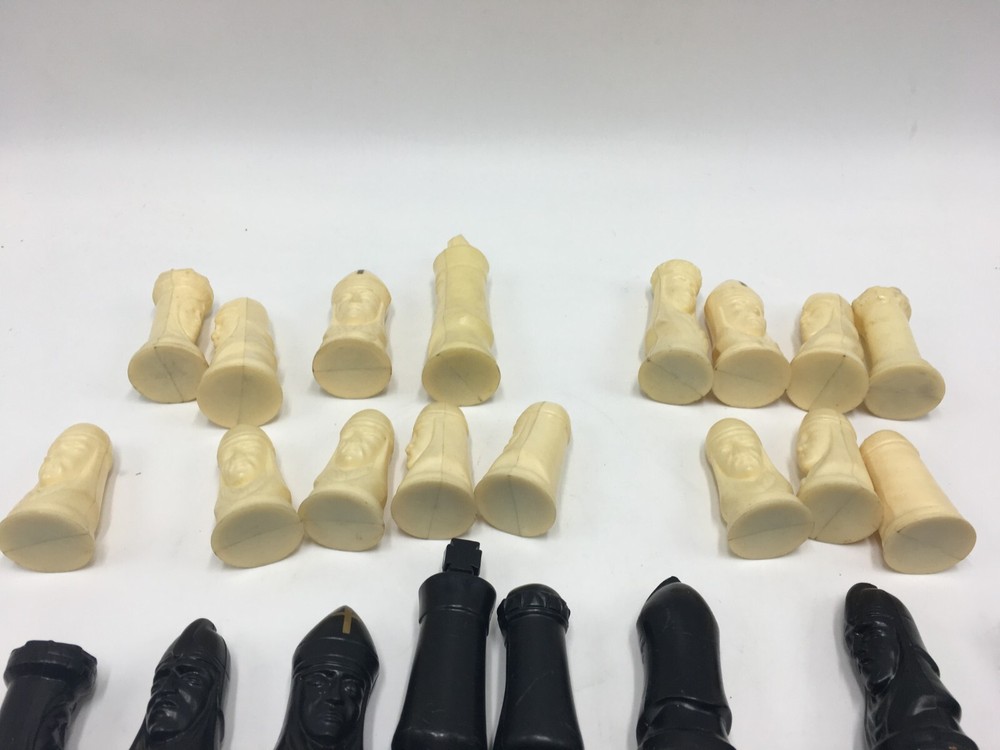 Vintage Plastic Chess Set Complete - Black & White (Unbranded)