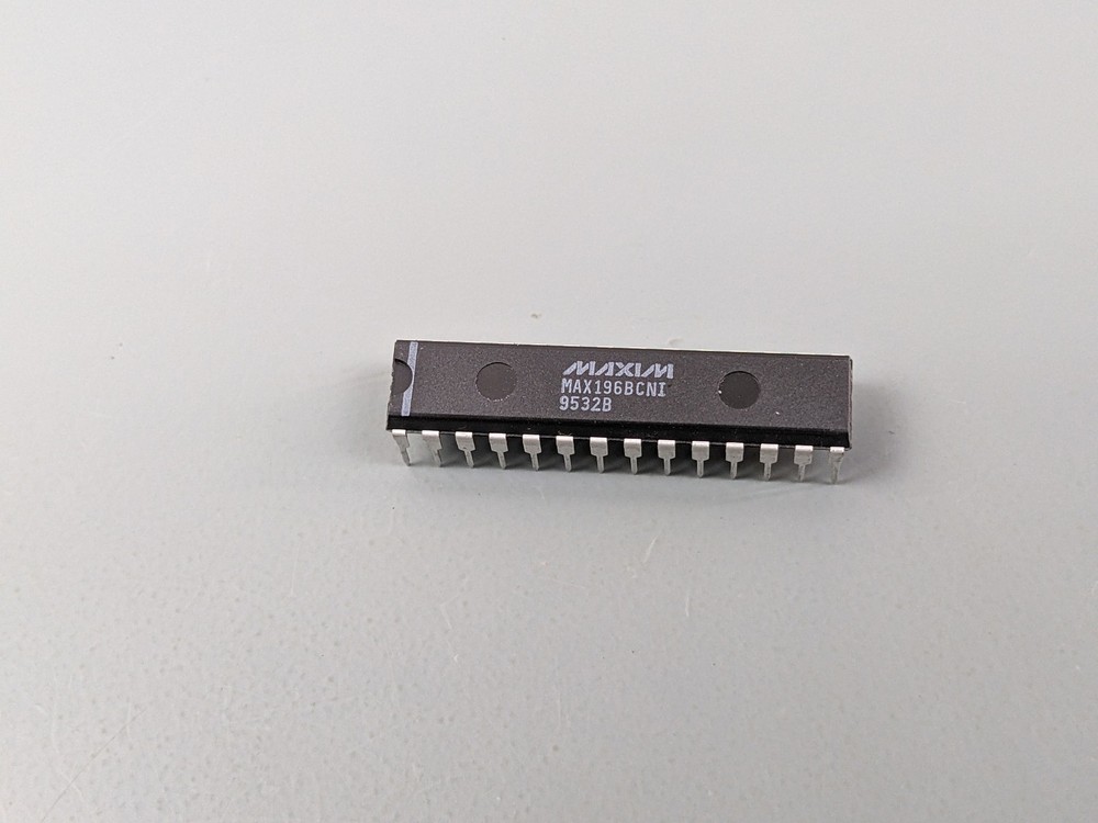 Maxim MAX196 6-Channel Multirange 12-bit DAS (ADC) IC