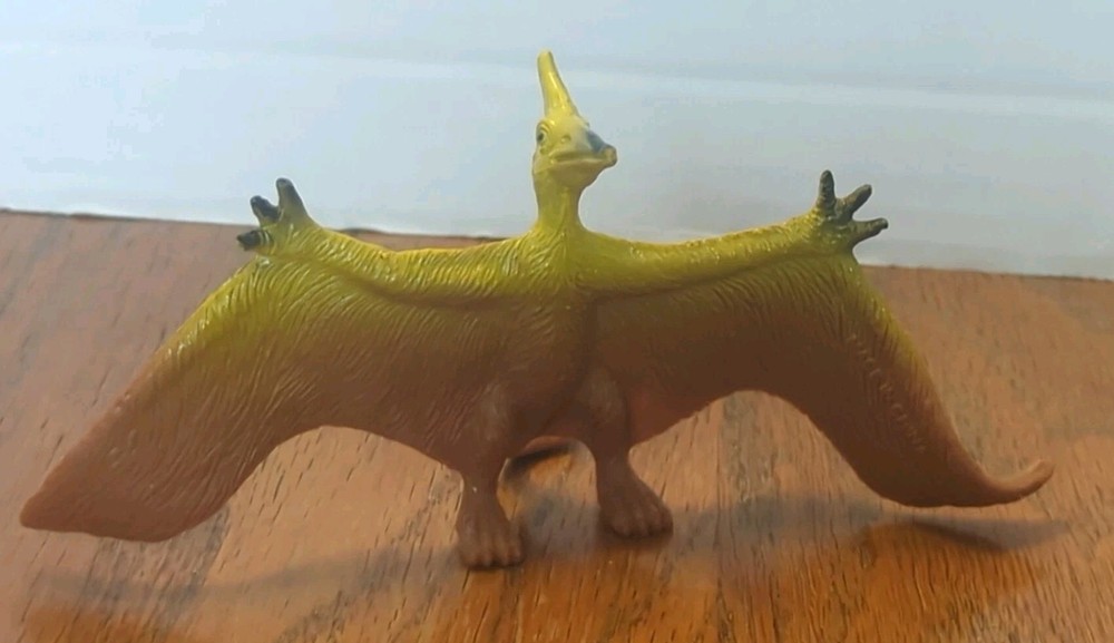 Triassic Terror: Pterodactyl  Pteranodon 6" Figurine plastic toy Dinosaur Figure