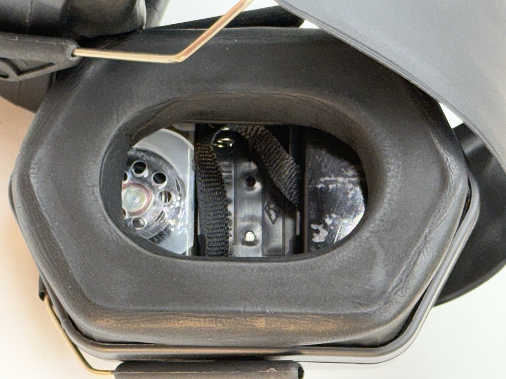 Low Pro Electronic Foldaway Hearing Protector , Needs New Ear Foam. SEE PHOTOS