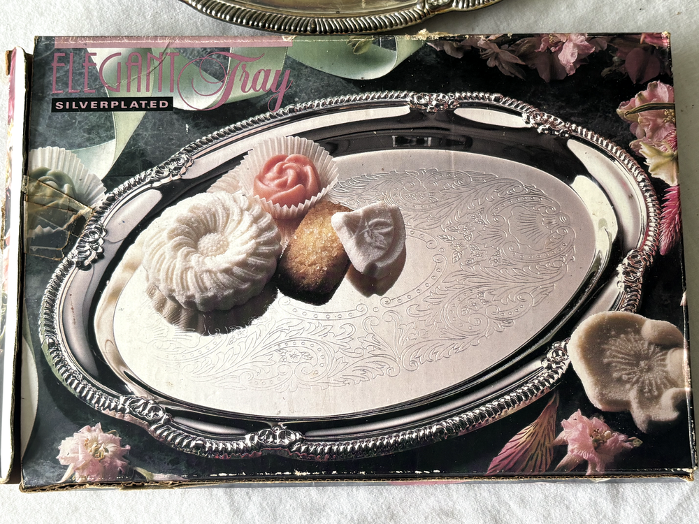 Elegant sliverplated serving tray 9.25" x 6.5"
