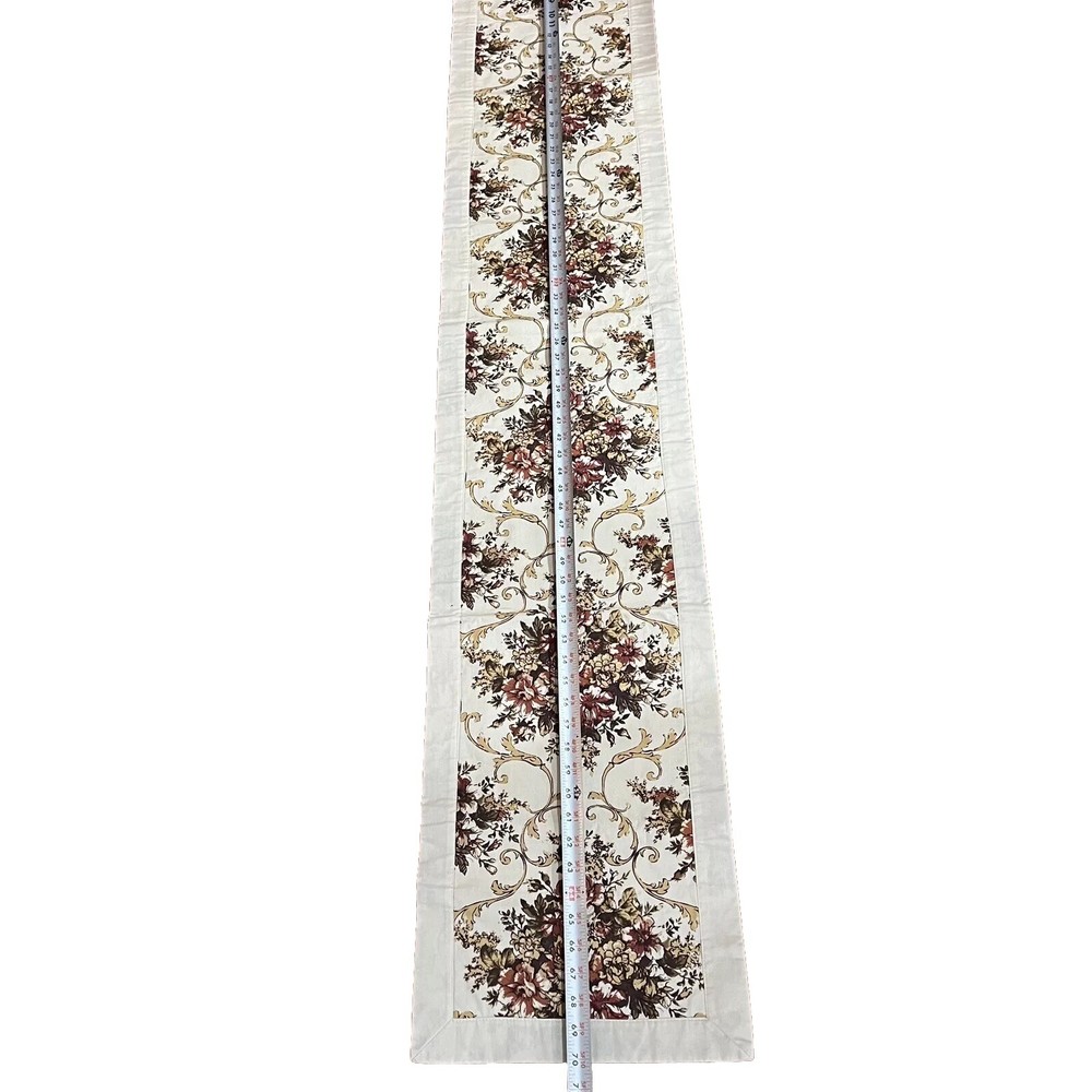 Vintage Table Runner And 4 Placemats
