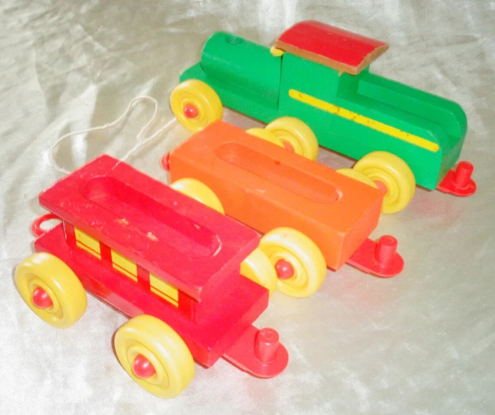 Vintage Wooden Toy Train with Pull String ~ Engine Coboose +
