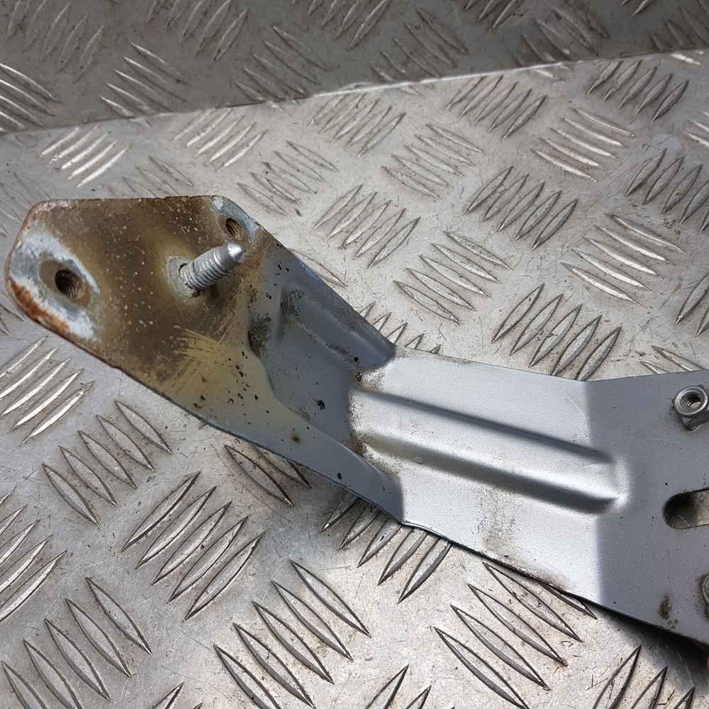 2009 SEAT ALTEA FRONT WING BRACKET RIGHT DRIVER SIDE 5P0821136 *16