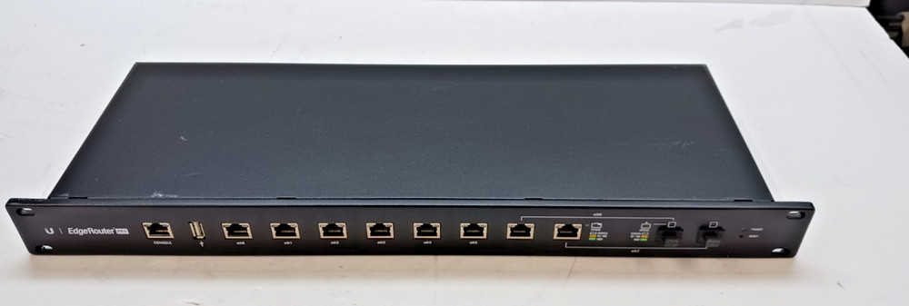 Ubiquiti Networks EdgeRouter Pro-8 Wired Router (ERPRO-8)