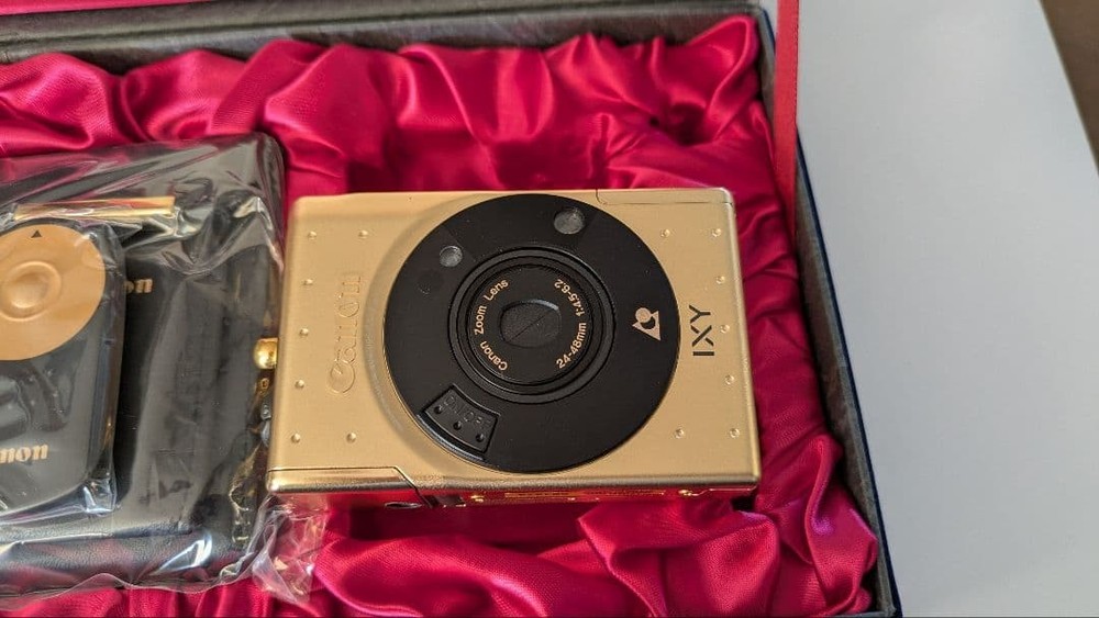 Canon Camera Ixy Limited Version 60Th Anniversary