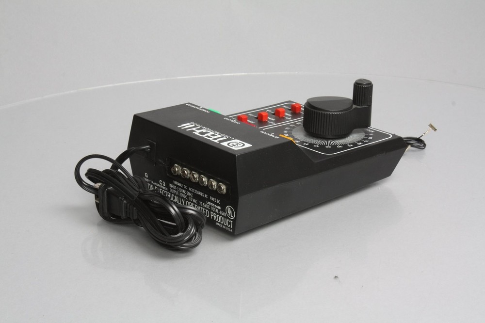 MRC 2500 HO Scale Loco-Motion Tech II Model Train Control LN/Box