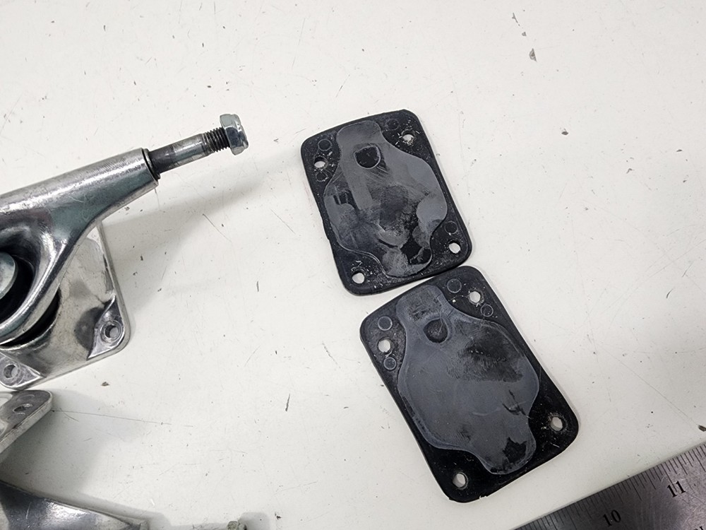 GENARIC Skateboard Trucks Pair 7.5"