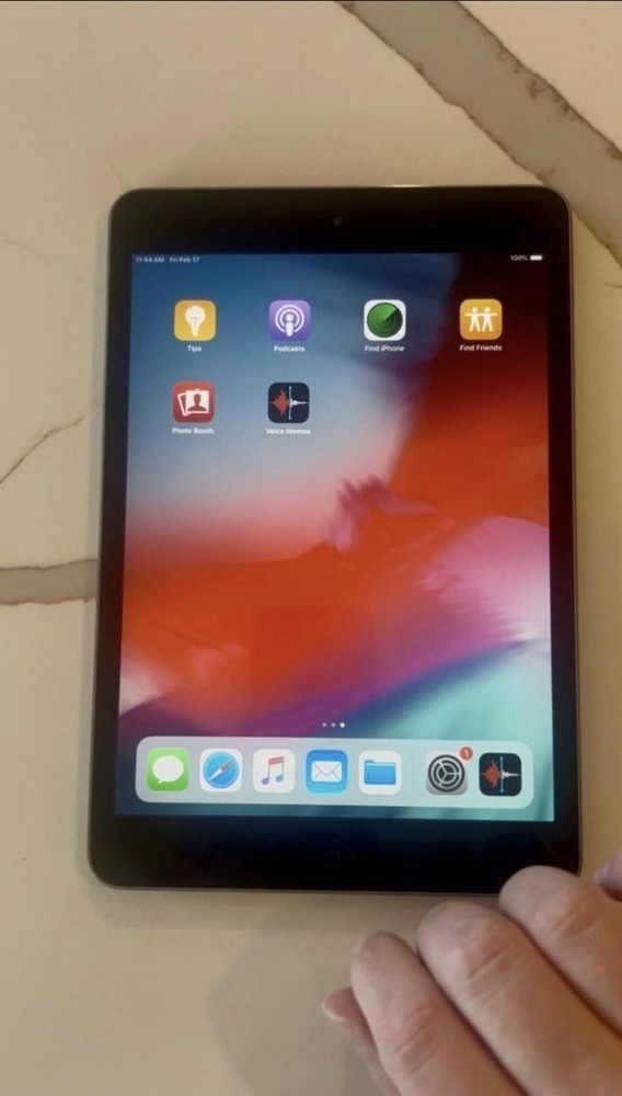 Apple iPad mini 2's 32GB Bundle of TWO