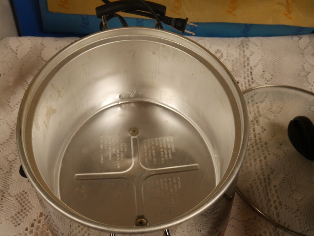 HTF EUC 5.5 QT. HAMILTON BEACH CROCKPOT MODEL 33064 MINT CONDITION VERY CLEAN.