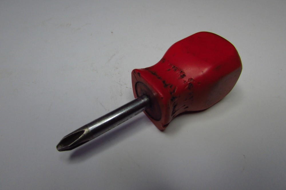 MAC TOOLS #2 PHILLIPS STUBBY SCREWDRIVER - RED - HARD HANDLE - P212XA