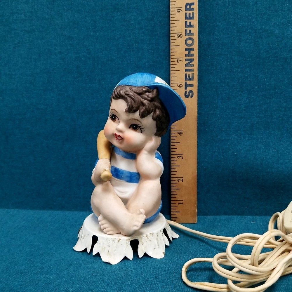 Vintage Underwriters Laboratories Ceramic Baseball Boy Lamp Light - WORKING!