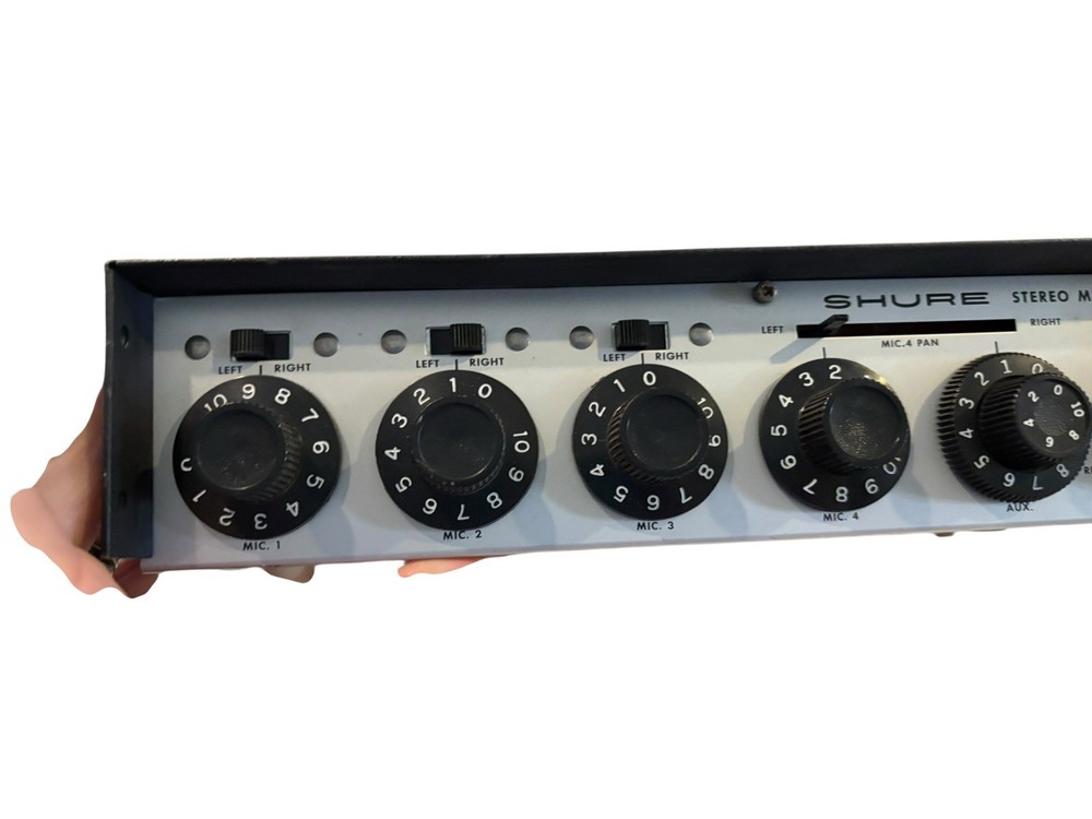 Shure M688 hi/low microphone mixer powers on