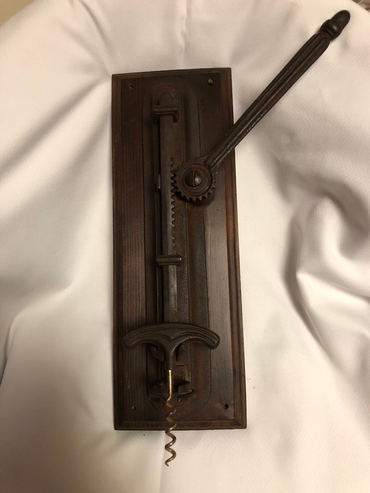 Mechanical Ratchet Cast Iron Wall Mount Corkscrew ~ WN49