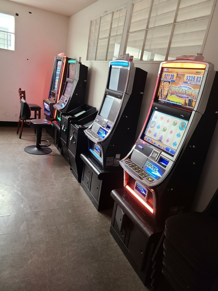 WMS BB2e Slot Machine with Bier Haus & Splash OLED button Panel