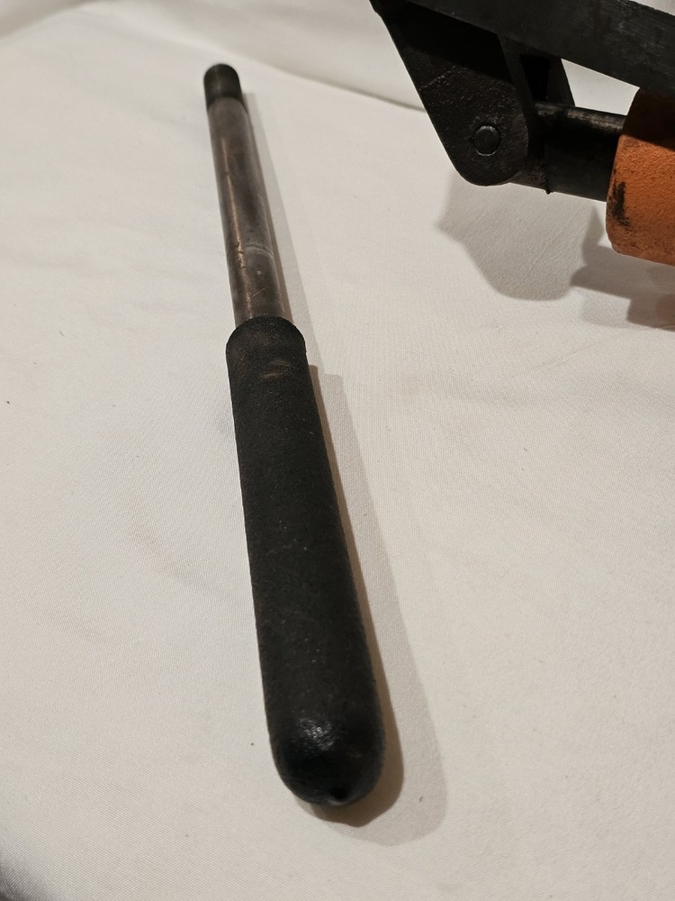 LYMAN ORANGE CRUSHER RELOADING PRESS CAST IRON SINGLE STAGE VINTAGE