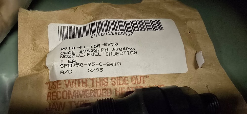 (2) DELPHI POWERTRAIN SYSTEMS FUEL NOZZLE 6704001 2910-01-150-0950