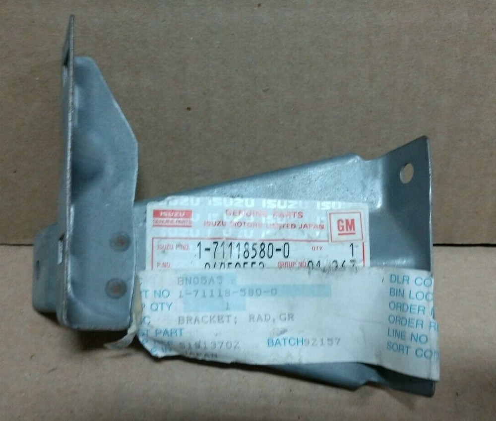 GM ISUZU Radiator Bracket 1-7118580-0