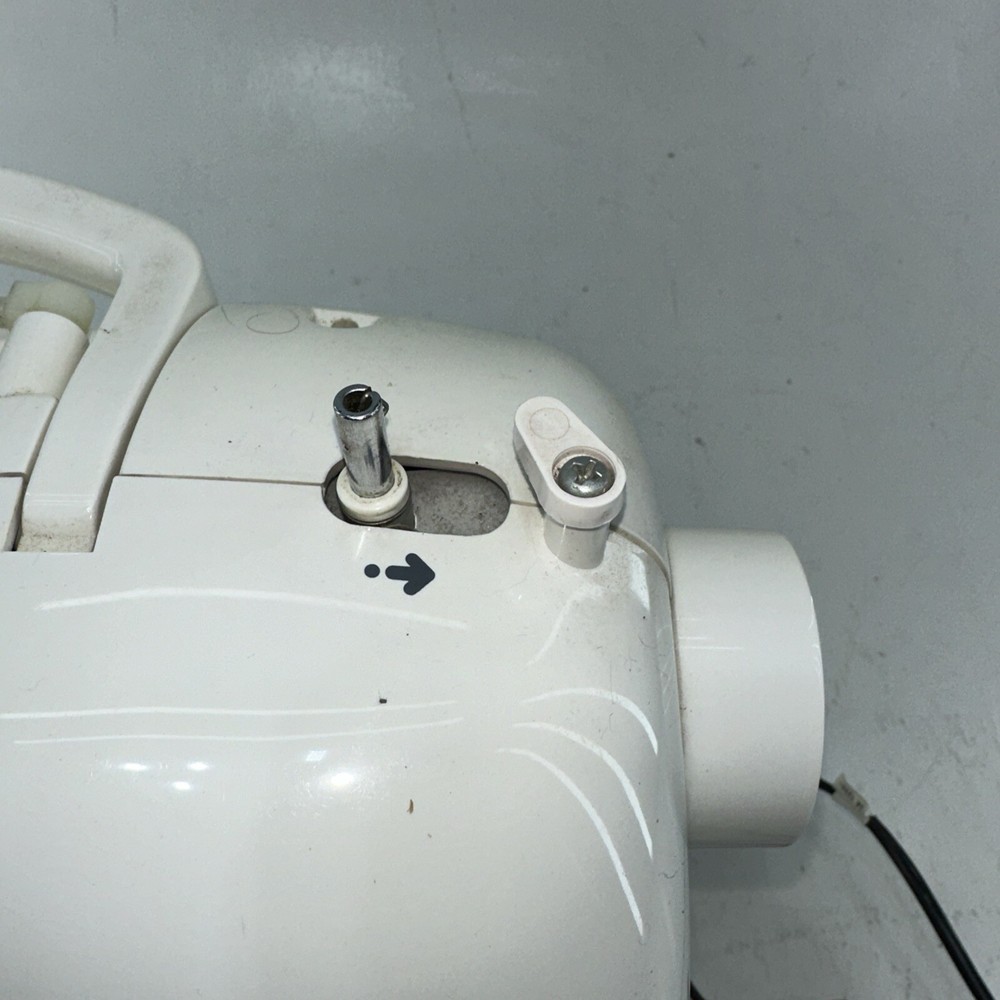 Singer 8763 Curvy Electronic Sewing Machine Read Description