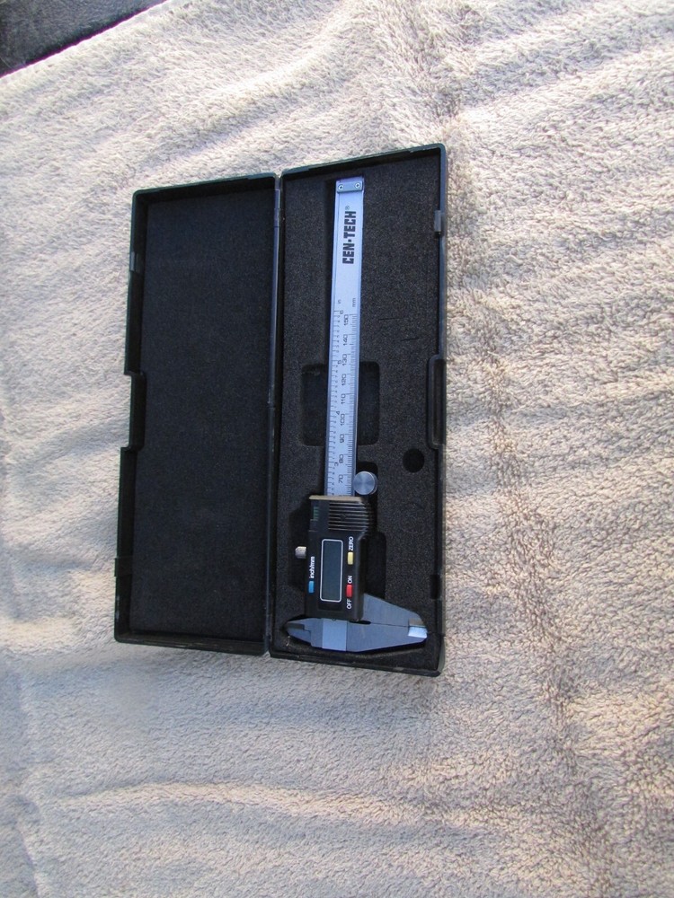 CEN-TECH DIGITAL CALIPER MICROMETER