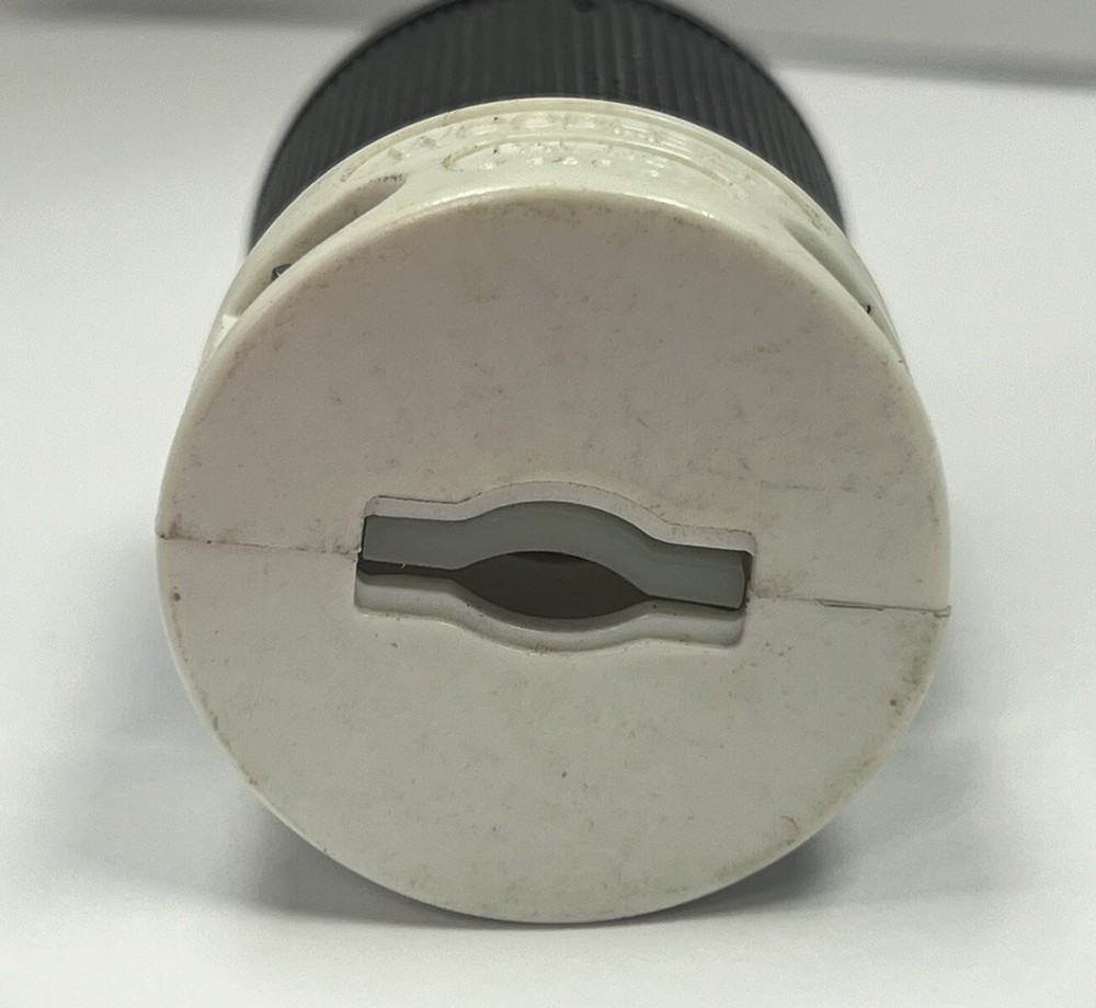 NEW WOODHEAD 3.390.371 PLUG