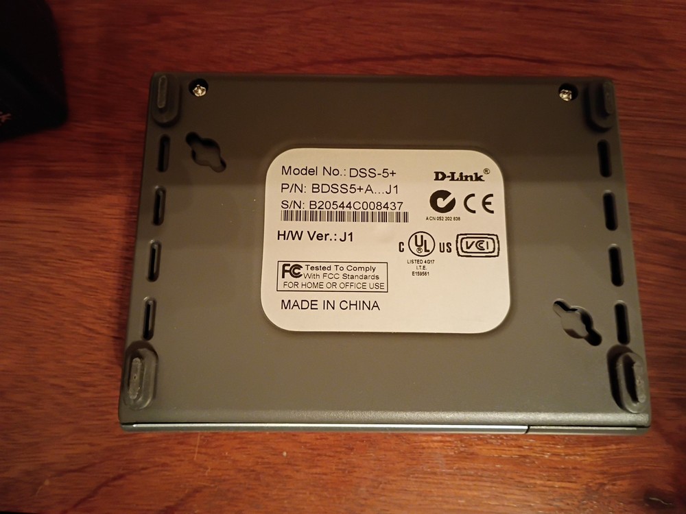 D-Link DSS-5+ 10/100 Fast Ethernet Switch with Power Adapter