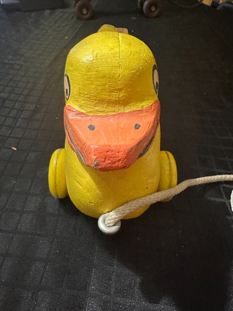 Vintage Wooden Pull Duck Missing Rear Wheels Chip in tail