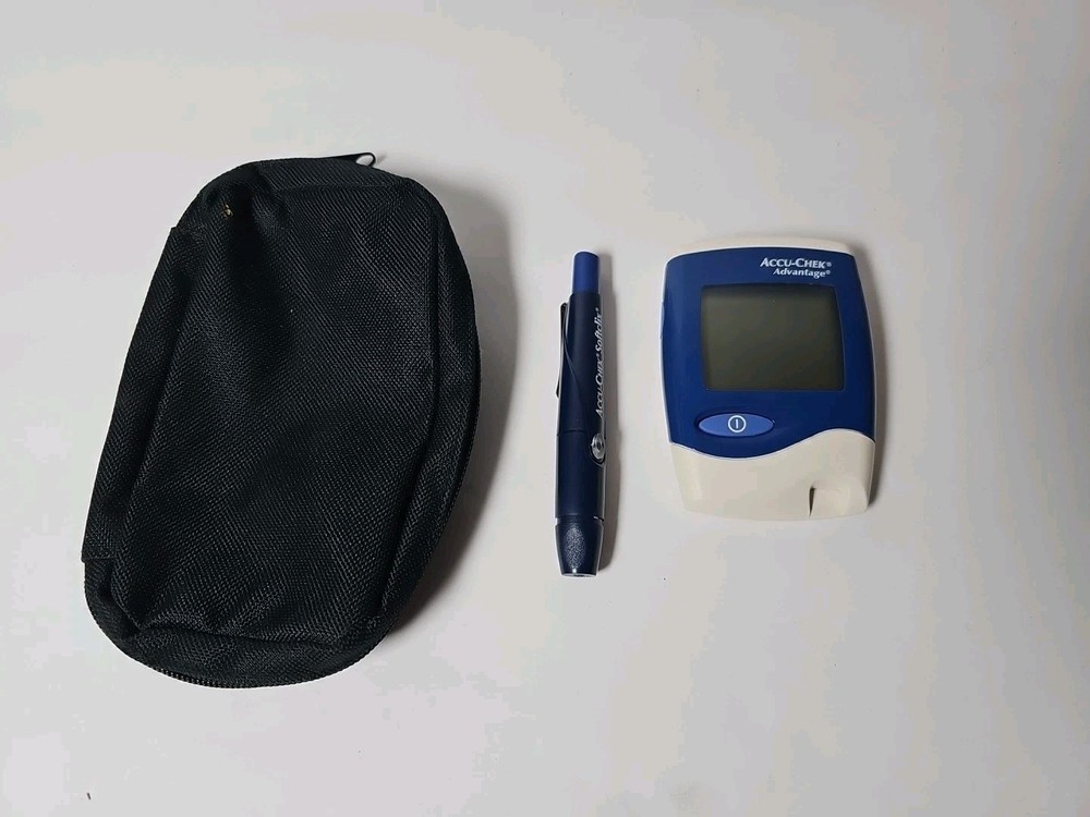 Accu-Chek Advantage Glucose Meter -  Softclick - Case - TESTED