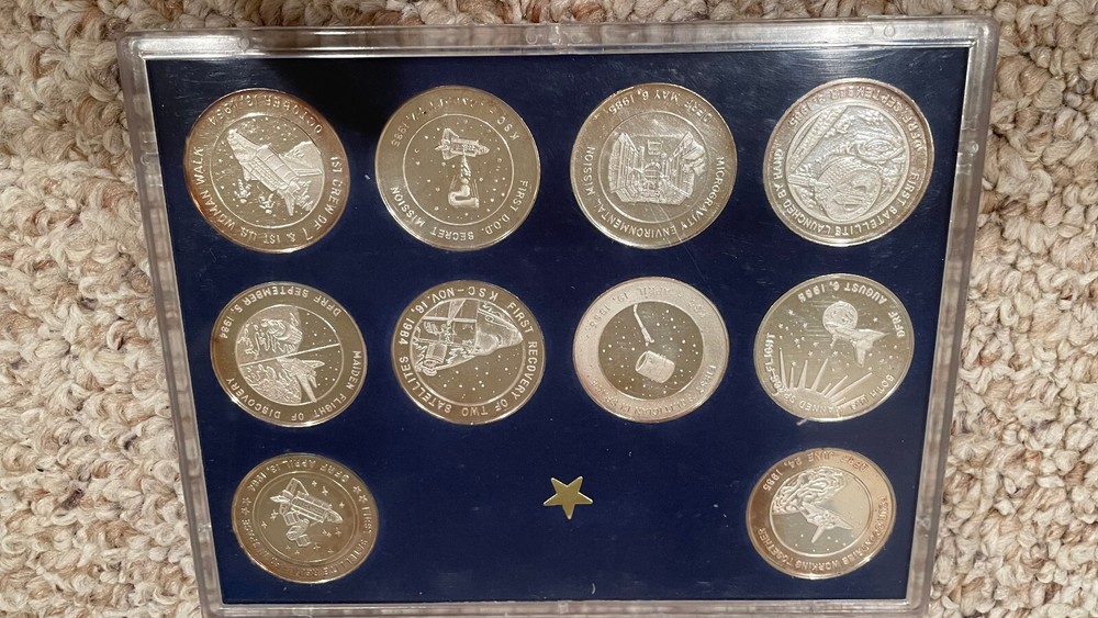 (10) Shuttle Shuttle Flights, silver medals in case, Discovery and Challenger